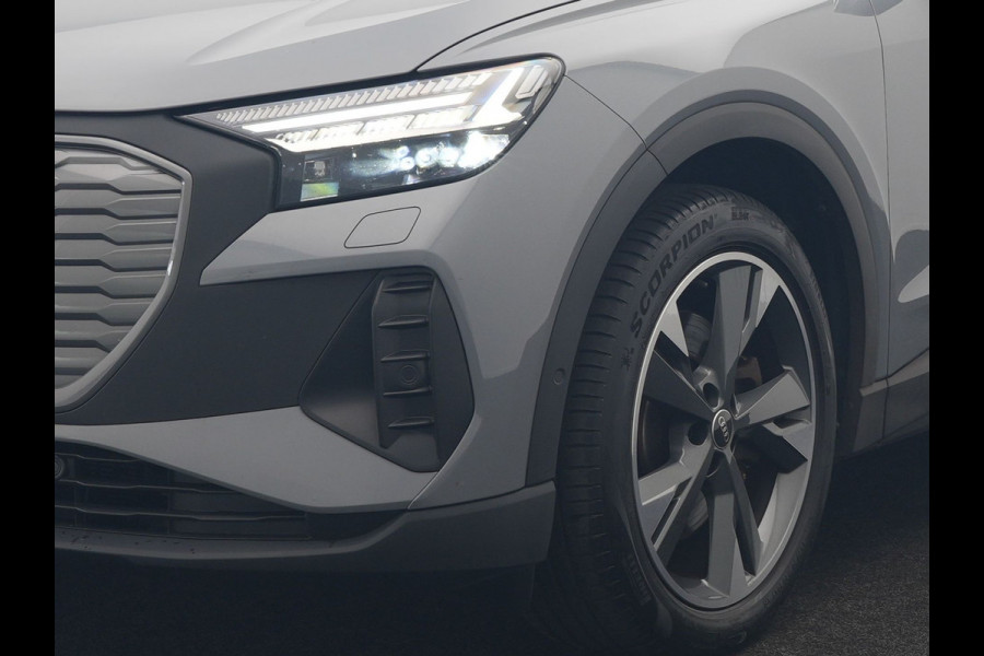 Audi Q4 e-tron 40 Advanced edition 77 kWh 204pk Dealer O.H | SOH 96.6% | Panodak | Adaptive Cruise | Matrix LED | Camera | Sportstoelen Verwarmd | Blis | Sfeerverlichting | Apple Carplay | DAB | Navigatie | 20"L.M
