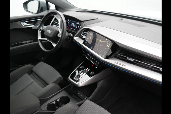 Audi Q4 e-tron 40 Advanced edition 77 kWh 204pk Dealer O.H | SOH 96.6% | Panodak | Adaptive Cruise | Matrix LED | Camera | Sportstoelen Verwarmd | Blis | Sfeerverlichting | Apple Carplay | DAB | Navigatie | 20"L.M