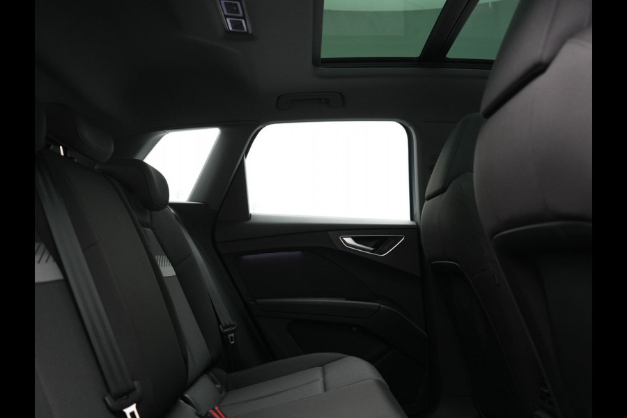 Audi Q4 e-tron 40 Advanced edition 77 kWh 204pk Dealer O.H | SOH 96.6% | Panodak | Adaptive Cruise | Matrix LED | Camera | Sportstoelen Verwarmd | Blis | Sfeerverlichting | Apple Carplay | DAB | Navigatie | 20"L.M