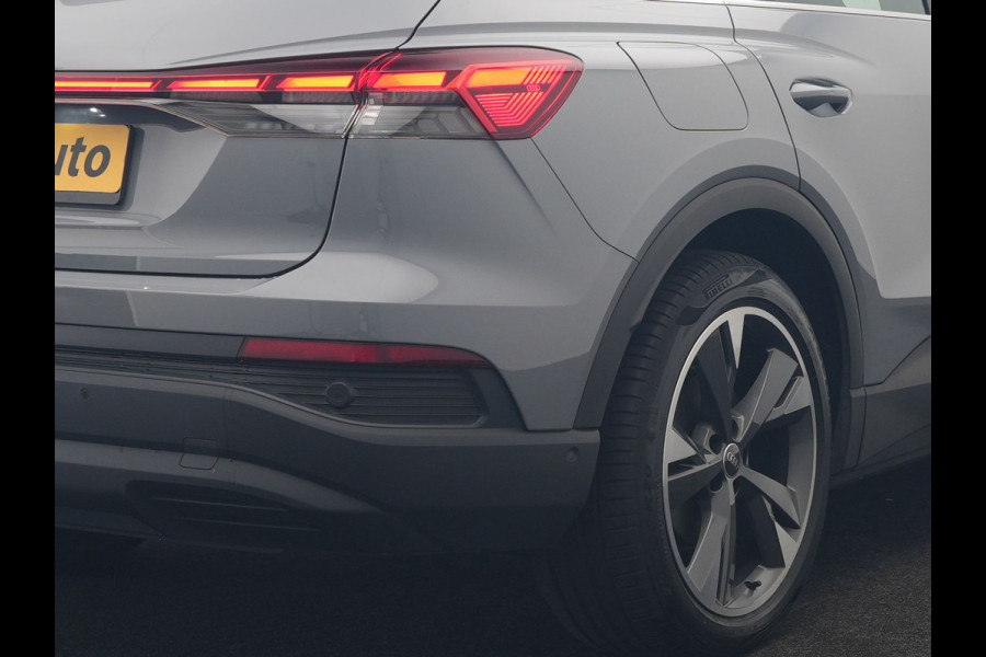 Audi Q4 e-tron 40 Advanced edition 77 kWh 204pk Dealer O.H | SOH 96.6% | Panodak | Adaptive Cruise | Matrix LED | Camera | Sportstoelen Verwarmd | Blis | Sfeerverlichting | Apple Carplay | DAB | Navigatie | 20"L.M