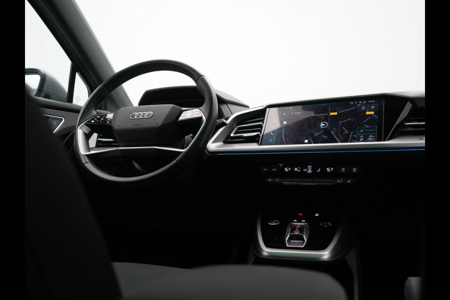 Audi Q4 e-tron 40 Advanced edition 77 kWh 204pk Dealer O.H | SOH 96.6% | Panodak | Adaptive Cruise | Matrix LED | Camera | Sportstoelen Verwarmd | Blis | Sfeerverlichting | Apple Carplay | DAB | Navigatie | 20"L.M