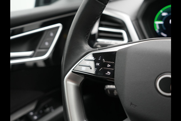 Audi Q4 e-tron 40 Advanced edition 77 kWh 204pk Dealer O.H | SOH 96.6% | Panodak | Adaptive Cruise | Matrix LED | Camera | Sportstoelen Verwarmd | Blis | Sfeerverlichting | Apple Carplay | DAB | Navigatie | 20"L.M