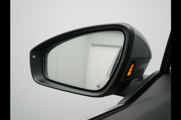 Audi Q4 e-tron 40 Advanced edition 77 kWh 204pk Dealer O.H | SOH 96.6% | Panodak | Adaptive Cruise | Matrix LED | Camera | Sportstoelen Verwarmd | Blis | Sfeerverlichting | Apple Carplay | DAB | Navigatie | 20"L.M