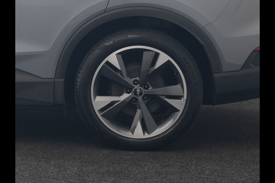 Audi Q4 e-tron 40 Advanced edition 77 kWh 204pk Dealer O.H | SOH 96.6% | Panodak | Adaptive Cruise | Matrix LED | Camera | Sportstoelen Verwarmd | Blis | Sfeerverlichting | Apple Carplay | DAB | Navigatie | 20"L.M