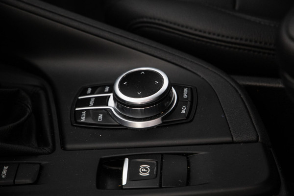 BMW X1 xDrive25e Executive CAMERA / CARPLAY / HEAD UP DISPLAY / LEDER / LED / CRUISE CONTROLE / STOELVERWARMING
