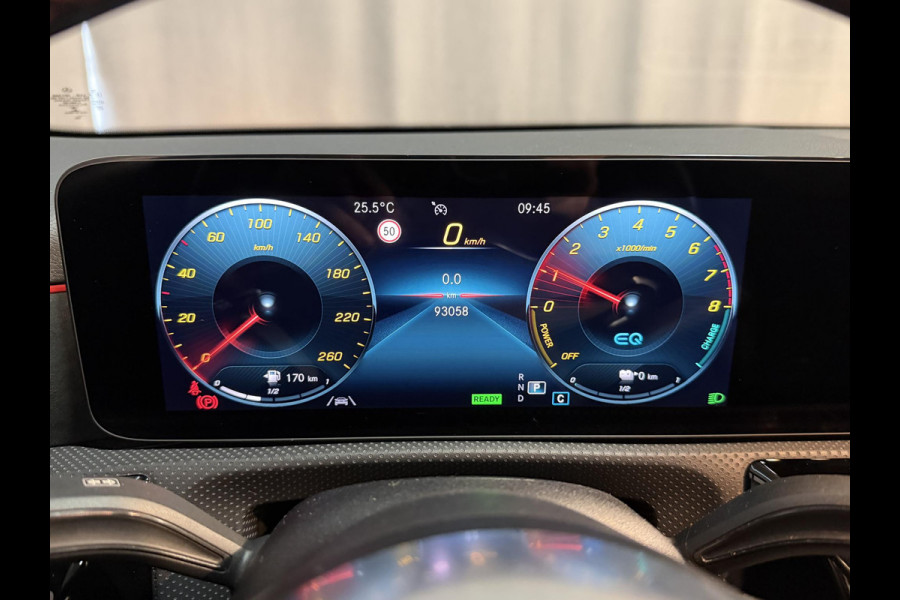 Mercedes-Benz A-Klasse 250 e AMG Line 18"/SOH 97%/360 camera/PDC v+a/Stoelverwarming/Apple Carplay & Android Auto/DAB/Navigatie/Climate