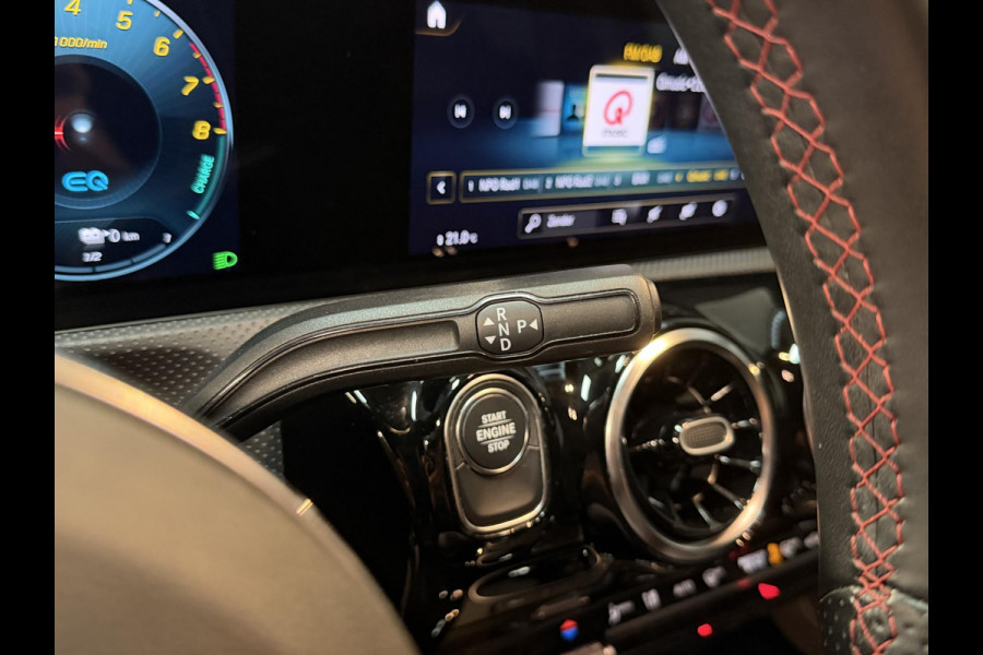 Mercedes-Benz A-Klasse 250 e AMG Line 18"/SOH 97%/360 camera/PDC v+a/Stoelverwarming/Apple Carplay & Android Auto/DAB/Navigatie/Climate
