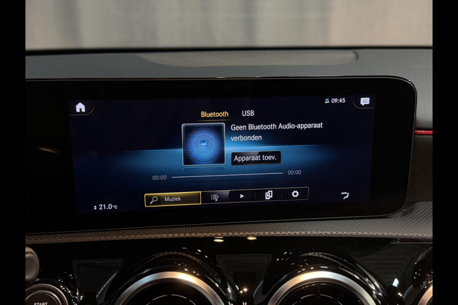 Mercedes-Benz A-Klasse 250 e AMG Line 18"/SOH 97%/360 camera/PDC v+a/Stoelverwarming/Apple Carplay & Android Auto/DAB/Navigatie/Climate