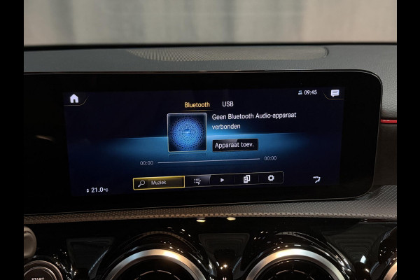 Mercedes-Benz A-Klasse 250 e AMG Line 18"/SOH 97%/360 camera/PDC v+a/Stoelverwarming/Apple Carplay & Android Auto/DAB/Navigatie/Climate