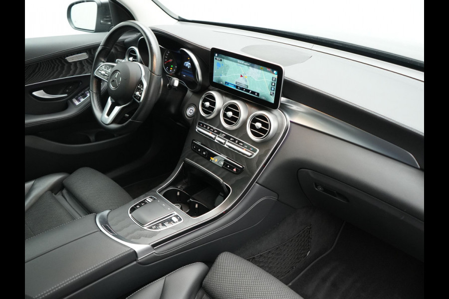 Mercedes-Benz GLC 300e 4MATIC PHEV 313pk Dealer O.H | Panodak | Sportstoelen Verwarmd | Sfeerverlichting | Cruise Control | Blis | Apple Carplay | Navigatie | 18"L.M | Plug In Hybrid