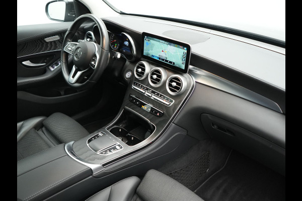Mercedes-Benz GLC 300e 4MATIC PHEV 313pk Dealer O.H | Panodak | Sportstoelen Verwarmd | Sfeerverlichting | Cruise Control | Blis | Apple Carplay | Navigatie | 18"L.M | Plug In Hybrid