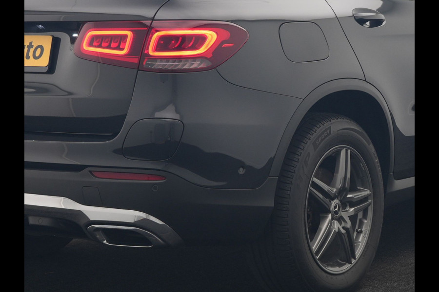 Mercedes-Benz GLC 300e 4MATIC PHEV 313pk Dealer O.H | Panodak | Sportstoelen Verwarmd | Sfeerverlichting | Cruise Control | Blis | Apple Carplay | Navigatie | 18"L.M | Plug In Hybrid