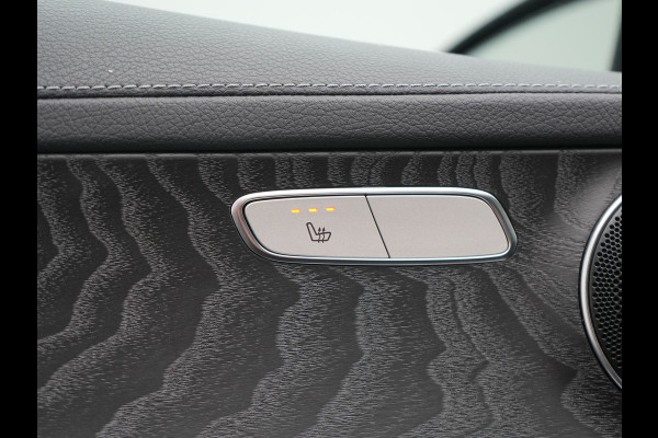 Mercedes-Benz GLC 300e 4MATIC PHEV 313pk Dealer O.H | Panodak | Sportstoelen Verwarmd | Sfeerverlichting | Cruise Control | Blis | Apple Carplay | Navigatie | 18"L.M | Plug In Hybrid