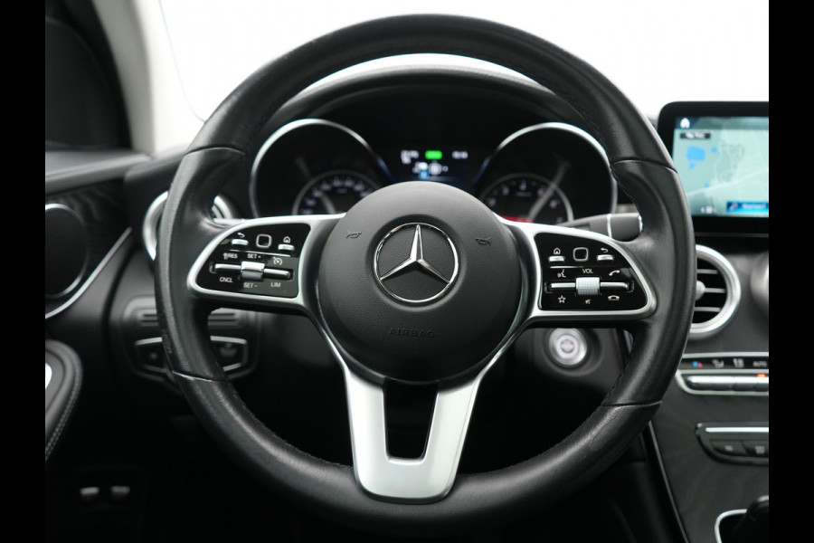 Mercedes-Benz GLC 300e 4MATIC PHEV 313pk Dealer O.H | Panodak | Sportstoelen Verwarmd | Sfeerverlichting | Cruise Control | Blis | Apple Carplay | Navigatie | 18"L.M | Plug In Hybrid