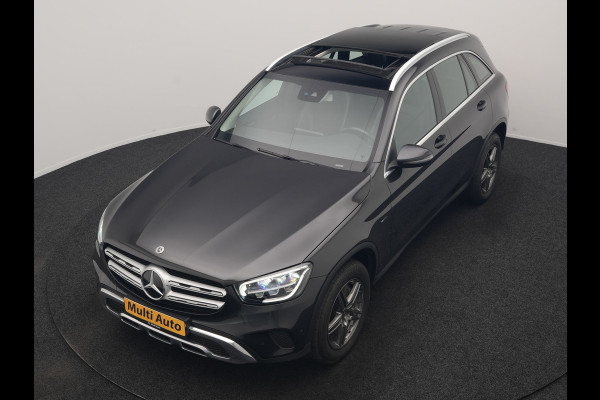 Mercedes-Benz GLC 300e 4MATIC PHEV 313pk Dealer O.H | Panodak | Sportstoelen Verwarmd | Sfeerverlichting | Cruise Control | Blis | Apple Carplay | Navigatie | 18"L.M | Plug In Hybrid