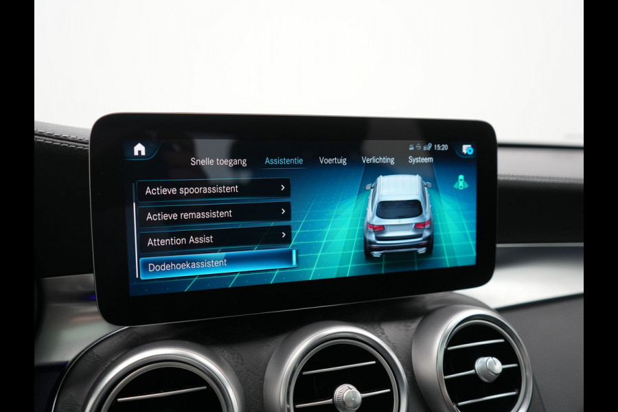 Mercedes-Benz GLC 300e 4MATIC PHEV 313pk Dealer O.H | Panodak | Sportstoelen Verwarmd | Sfeerverlichting | Cruise Control | Blis | Apple Carplay | Navigatie | 18"L.M | Plug In Hybrid