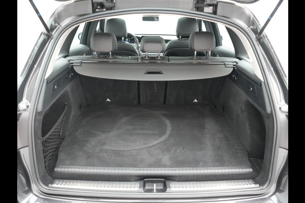 Mercedes-Benz GLC 300e 4MATIC PHEV 313pk Dealer O.H | Panodak | Sportstoelen Verwarmd | Sfeerverlichting | Cruise Control | Blis | Apple Carplay | Navigatie | 18"L.M | Plug In Hybrid