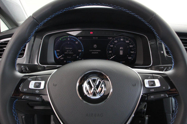 Volkswagen e-Golf Edition Automaat SOH 89% Navigatie Digitale Cockpit Bluetooth Cruise Control Lichtmetalen Velgen Camera Parkeer Sensoren