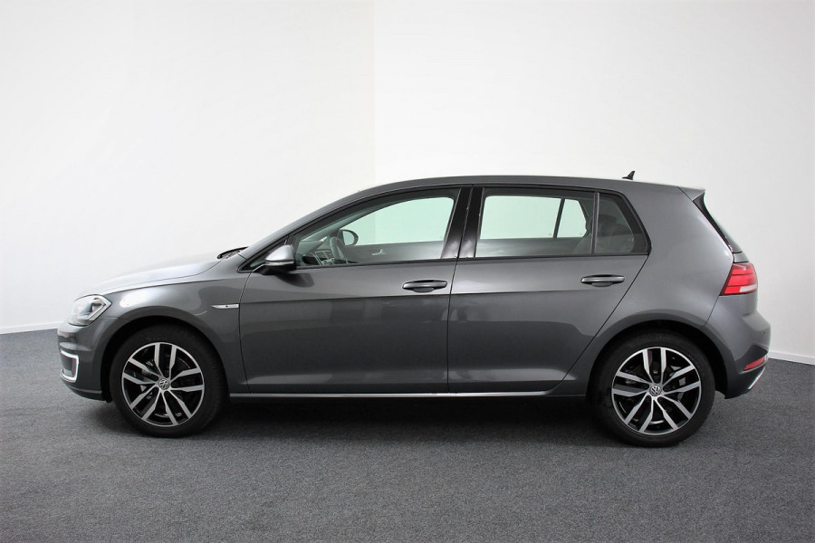 Volkswagen e-Golf Edition Automaat SOH 89% Navigatie Digitale Cockpit Bluetooth Cruise Control Lichtmetalen Velgen Camera Parkeer Sensoren