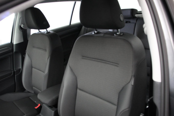 Volkswagen e-Golf Edition Automaat SOH 89% Navigatie Digitale Cockpit Bluetooth Cruise Control Lichtmetalen Velgen Camera Parkeer Sensoren