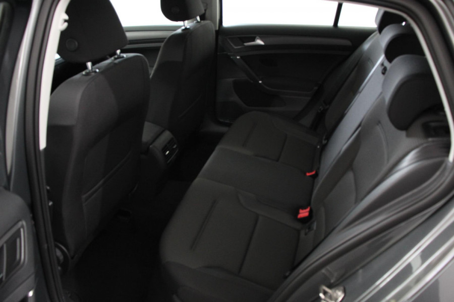 Volkswagen e-Golf Edition Automaat SOH 89% Navigatie Digitale Cockpit Bluetooth Cruise Control Lichtmetalen Velgen Camera Parkeer Sensoren