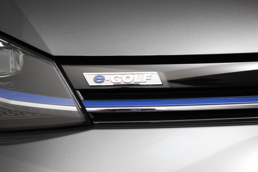 Volkswagen e-Golf Edition Automaat SOH 89% Navigatie Digitale Cockpit Bluetooth Cruise Control Lichtmetalen Velgen Camera Parkeer Sensoren