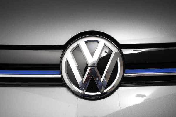 Volkswagen e-Golf Edition Automaat SOH 89% Navigatie Digitale Cockpit Bluetooth Cruise Control Lichtmetalen Velgen Camera Parkeer Sensoren
