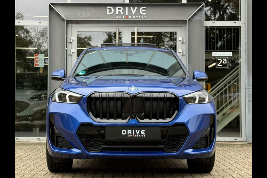 BMW X1 xDrive30e 326PK M-Sport |Full Option|Pano|H/K|DrivingAssProf|Innovation|20"|Trekhaak
