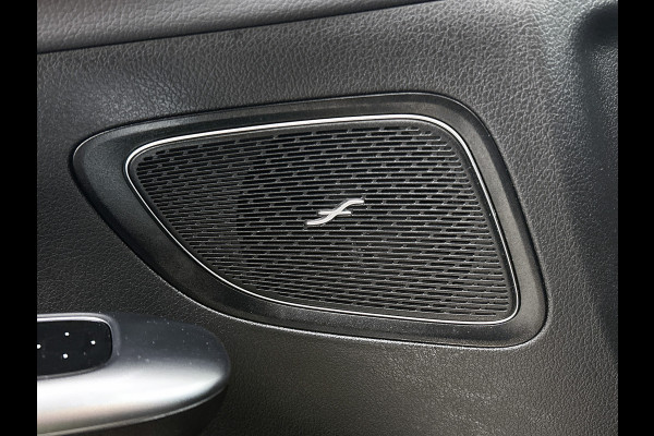 Mercedes-Benz C-Klasse Estate 300 e AMG Line | AMG-LIne In en exterieru | Sfeefverlichting | Stoe verwarming + Koeling | Trekhaak | Pano- Schuif kanteldak | Inclusief 24 maanden Mercedes-Benz Certified garantie voor Europa.