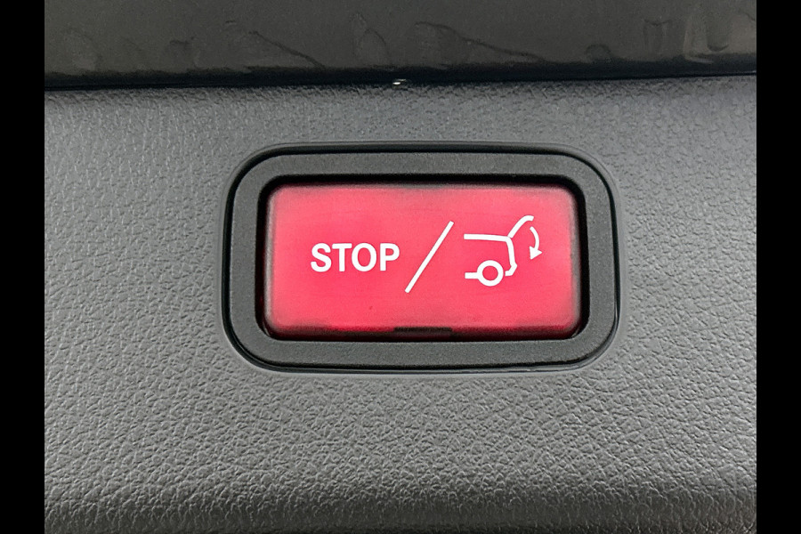 Mercedes-Benz C-Klasse Estate 300 e AMG Line | AMG-LIne In en exterieru | Sfeefverlichting | Stoe verwarming + Koeling | Trekhaak | Pano- Schuif kanteldak | Inclusief 24 maanden Mercedes-Benz Certified garantie voor Europa.