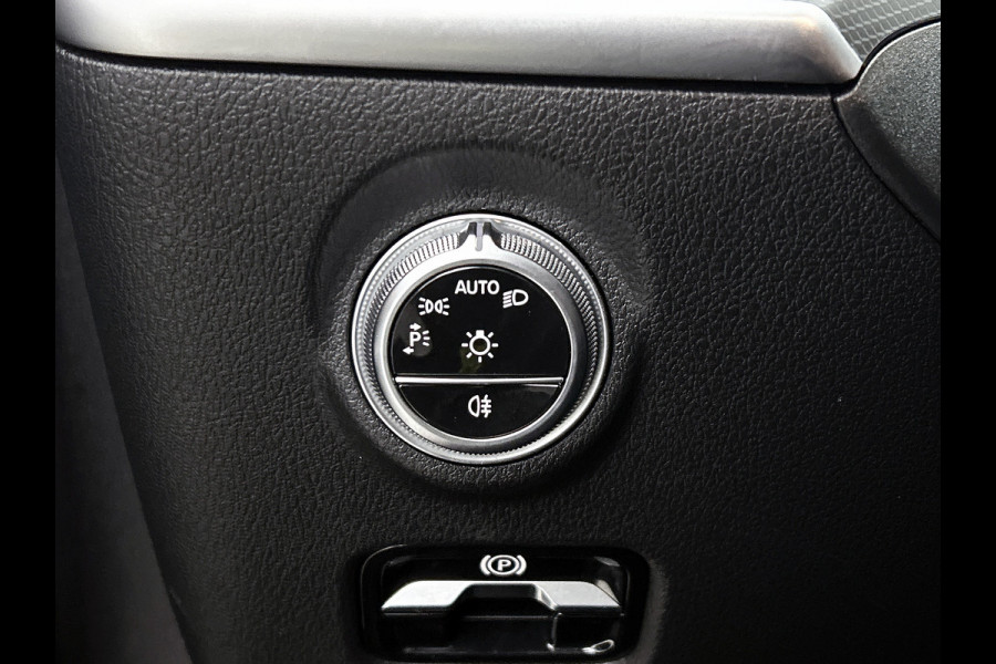 Mercedes-Benz C-Klasse Estate 300 e AMG Line | AMG-LIne In en exterieru | Sfeefverlichting | Stoe verwarming + Koeling | Trekhaak | Pano- Schuif kanteldak | Inclusief 24 maanden Mercedes-Benz Certified garantie voor Europa.