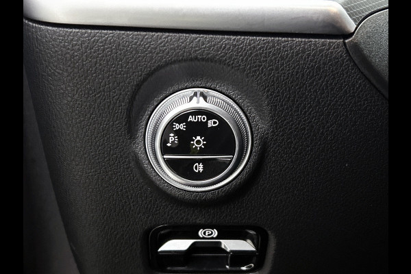 Mercedes-Benz C-Klasse Estate 300 e AMG Line | AMG-LIne In en exterieru | Sfeefverlichting | Stoe verwarming + Koeling | Trekhaak | Pano- Schuif kanteldak | Inclusief 24 maanden Mercedes-Benz Certified garantie voor Europa.