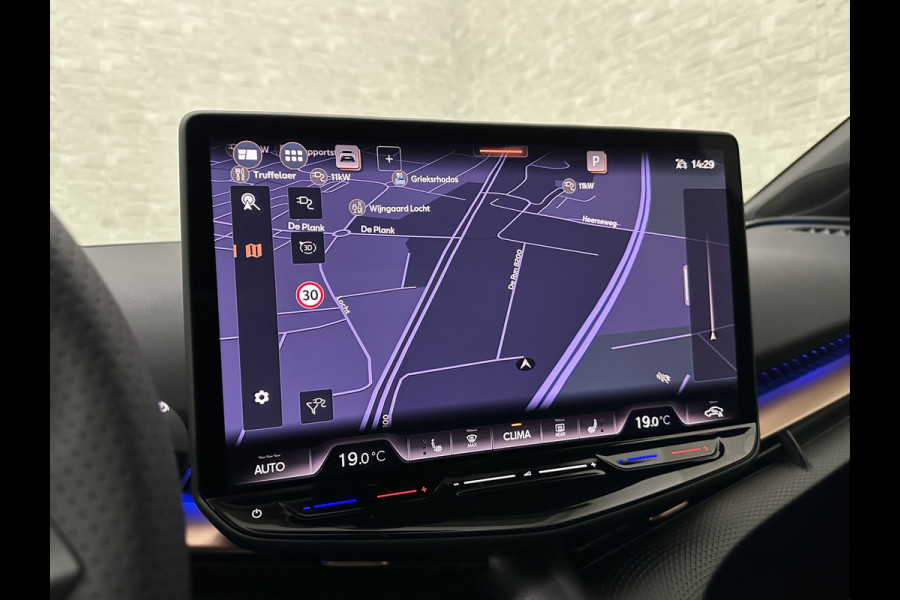 CUPRA Tavascan 286pk NIEUW & RUIM 3000,= VOORDEEL! | 77 kWh | Nieuw! | Winter-Pack | Warmtepomp | Verlengde Fabrieksgarantie | 7x Op Voorraad | 3-Zone Clima | Verwarmde Voorruit | Keyless-Entry | Sfeerverlichting | Stoelverwarming | Carplay | Stuurverwarming | Getint Glas | 19 inch | Lane-Assist | Camera | Draadloos Laden |