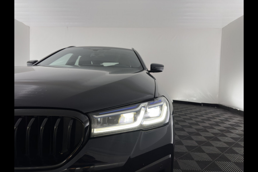BMW 5 Serie Touring 530e M-Sportpack Business Edition Plus (Plug-in) {SoH-85%} (INCL-BTW) *LEATHER | LASER-LED | ADAPTIVE-CRUISE | BLINDSPOT | MEMORY-PACK | DIGI-COCKPIT | HIFI-SOUND | CAMERA | NAVI-FULLMAP | PRIVACY-GLASS | SHIFTPADDLES | AMBIENTLIGHT | HEAD-UP | 18"AL