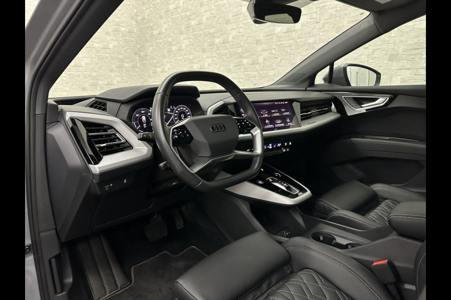 Audi Q4 e-tron 40 S-Line 77 kWh | Panorama | #RS-Leder | Warmtepomp | Sportstoelen | ACC | Lane Ass. | 5x Q4 op voorraad! | MMi+ | Virtual-Cockpit | 3-Zone Climate Control | Getint Glas | Zwarte Hemel | Elktr. A klep | Kieselgrijs | Btw Auto.