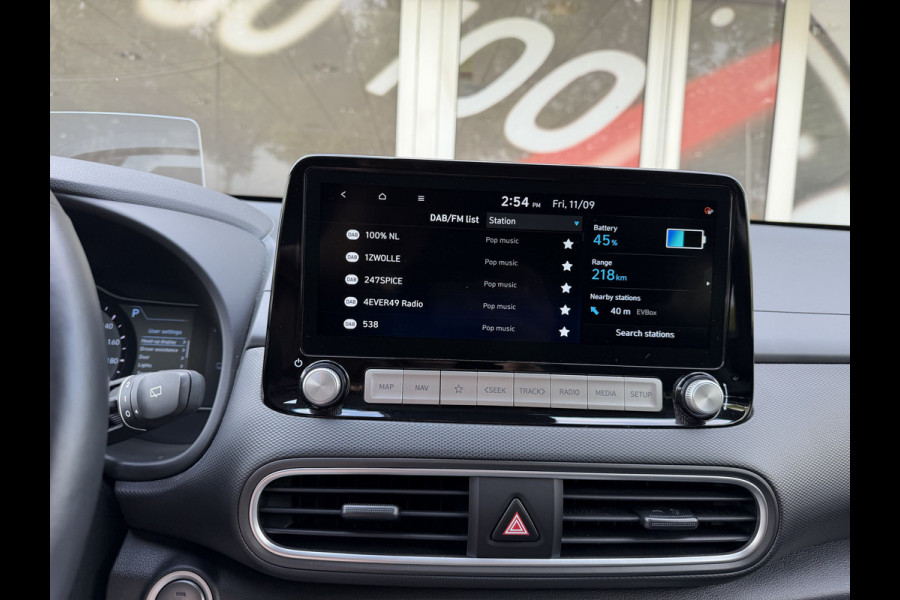Hyundai Kona EV Premium 64 kWh / Warmtepomp / Keyless / Stoelverw. + ventilatie / HU-display
