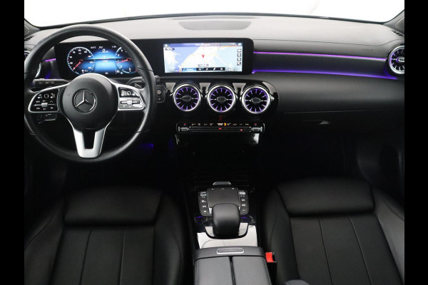 Mercedes-Benz CLA-Klasse Shooting Brake 200 Business Solution Luxury | Panoramadak | Adaptive cruise | Memory | Trekhaak | Stoelverwarming | Camera | Park assist | Sfeerverlichting | Carplay | Climate control