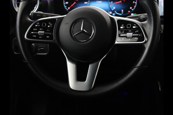 Mercedes-Benz CLA-Klasse Shooting Brake 200 Business Solution Luxury | Panoramadak | Adaptive cruise | Memory | Trekhaak | Stoelverwarming | Camera | Park assist | Sfeerverlichting | Carplay | Climate control