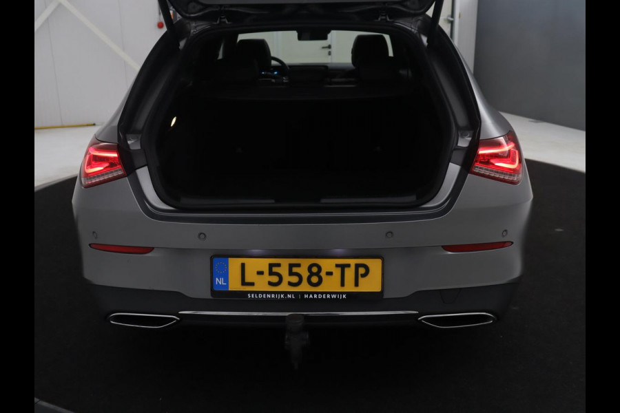 Mercedes-Benz CLA-Klasse Shooting Brake 200 Business Solution Luxury | Panoramadak | Adaptive cruise | Memory | Trekhaak | Stoelverwarming | Camera | Park assist | Sfeerverlichting | Carplay | Climate control
