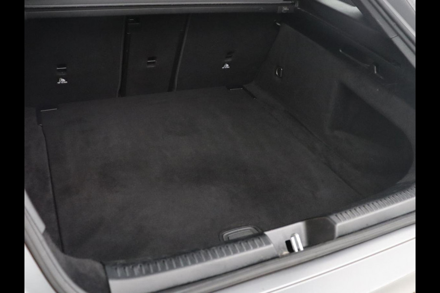 Mercedes-Benz CLA-Klasse Shooting Brake 200 Business Solution Luxury | Panoramadak | Adaptive cruise | Memory | Trekhaak | Stoelverwarming | Camera | Park assist | Sfeerverlichting | Carplay | Climate control