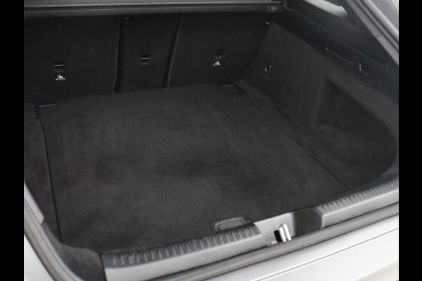 Mercedes-Benz CLA-Klasse Shooting Brake 200 Business Solution Luxury | Panoramadak | Adaptive cruise | Memory | Trekhaak | Stoelverwarming | Camera | Park assist | Sfeerverlichting | Carplay | Climate control