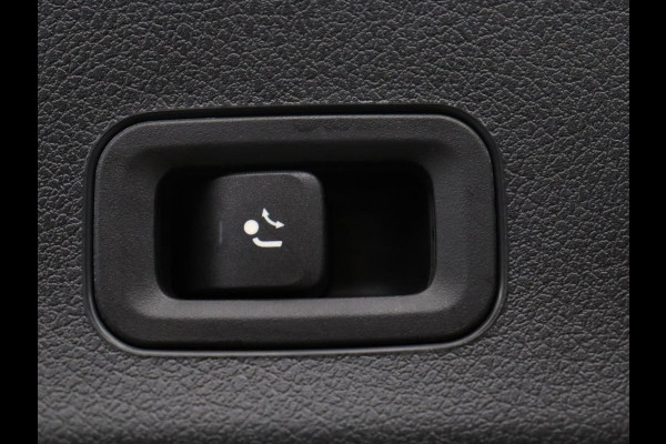 Mercedes-Benz CLA-Klasse Shooting Brake 200 Business Solution Luxury | Panoramadak | Adaptive cruise | Memory | Trekhaak | Stoelverwarming | Camera | Park assist | Sfeerverlichting | Carplay | Climate control