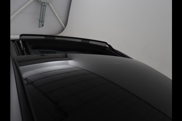 Mercedes-Benz CLA-Klasse Shooting Brake 200 Business Solution Luxury | Panoramadak | Adaptive cruise | Memory | Trekhaak | Stoelverwarming | Camera | Park assist | Sfeerverlichting | Carplay | Climate control