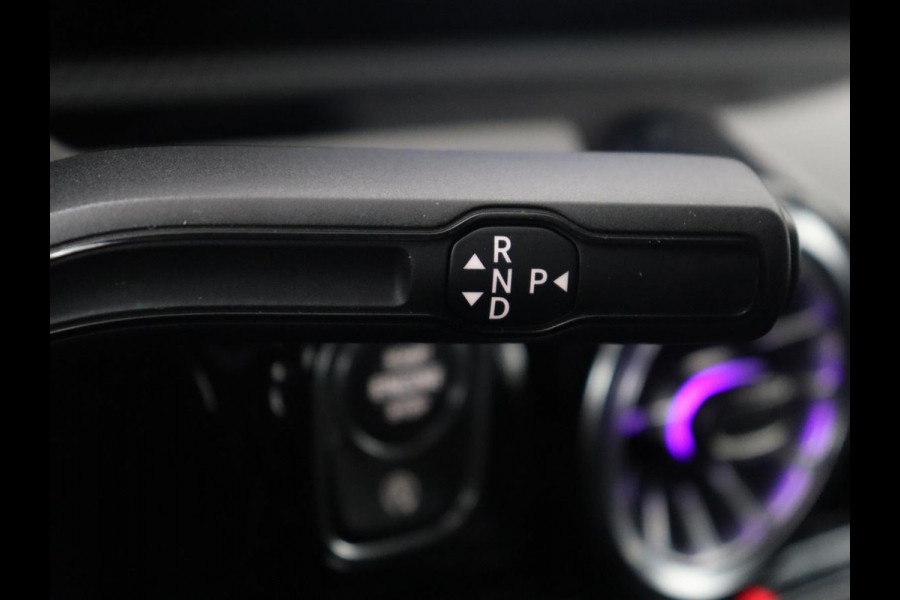 Mercedes-Benz CLA-Klasse Shooting Brake 200 Business Solution Luxury | Panoramadak | Adaptive cruise | Memory | Trekhaak | Stoelverwarming | Camera | Park assist | Sfeerverlichting | Carplay | Climate control