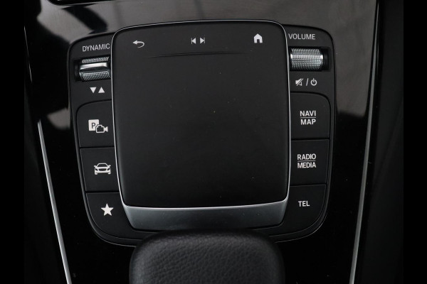 Mercedes-Benz CLA-Klasse Shooting Brake 200 Business Solution Luxury | Panoramadak | Adaptive cruise | Memory | Trekhaak | Stoelverwarming | Camera | Park assist | Sfeerverlichting | Carplay | Climate control