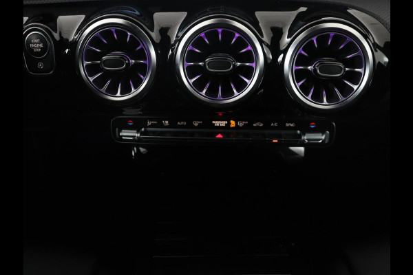 Mercedes-Benz CLA-Klasse Shooting Brake 200 Business Solution Luxury | Panoramadak | Adaptive cruise | Memory | Trekhaak | Stoelverwarming | Camera | Park assist | Sfeerverlichting | Carplay | Climate control