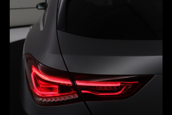 Mercedes-Benz CLA-Klasse Shooting Brake 200 Business Solution Luxury | Panoramadak | Adaptive cruise | Memory | Trekhaak | Stoelverwarming | Camera | Park assist | Sfeerverlichting | Carplay | Climate control
