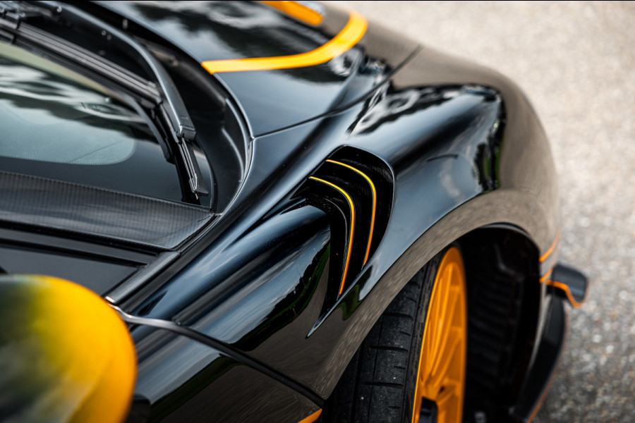 McLaren 620R 3.8 V8 / 1 of 225 / MSO R Pack / Bowers & Wilkins / MSO Defined Carbon Fibre / McLaren Track Telemetry