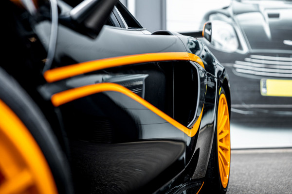 McLaren 620R 3.8 V8 / 1 of 225 / MSO R Pack / Bowers & Wilkins / MSO Defined Carbon Fibre / McLaren Track Telemetry