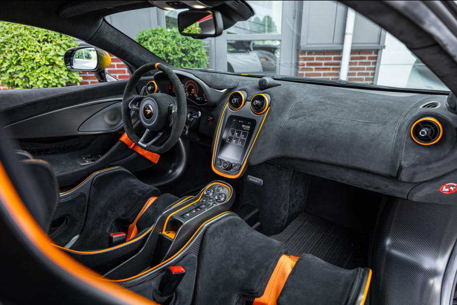 McLaren 620R 3.8 V8 / 1 of 225 / MSO R Pack / Bowers & Wilkins / MSO Defined Carbon Fibre / McLaren Track Telemetry